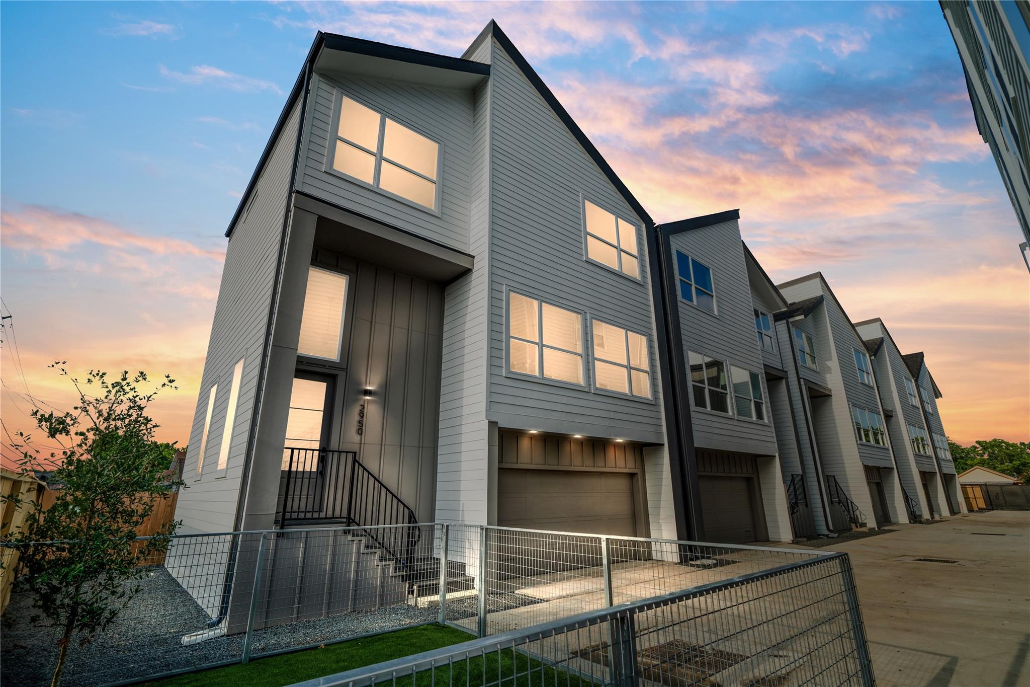 With a bold silhouette and thoughtfully proportioned design, Vecino’s exterior makes a refined architectural statement in the Delafield Project.